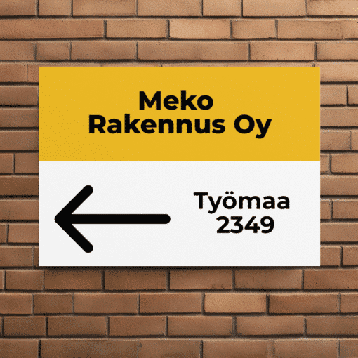 Työmaan nuoliopaste, jossa lukee "Meko Rakennus Oy" ja "Työmaa 2349" vasemmalle osoittavan nuolen kanssa, keltavalkoisella taustalla.