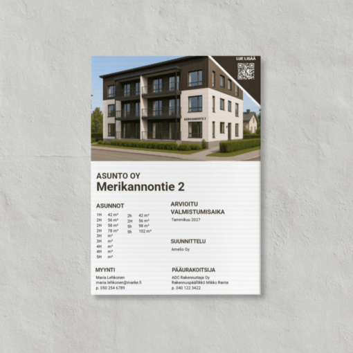 Esimerkkikuva työmaataulusta (50 × 70 cm), jossa näkyy havainnekuva rakennuksesta ja kohteen tiedot.